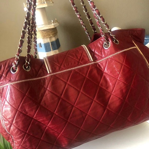 Very large East West Chanel red handbag. Great preowned condition. - Picture 10 of 13